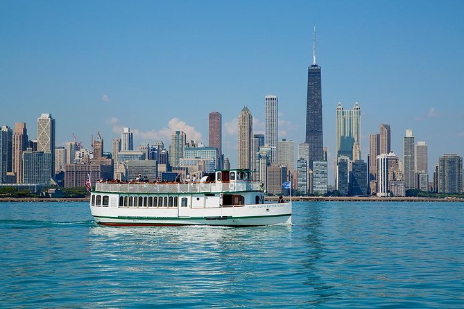 Chicago Sightseeing River and Lake Cruise - Lake Michigan stretch: skyline photos without the footwork