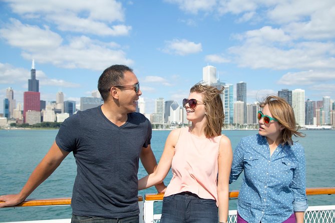Chicago Sightseeing River and Lake Cruise - Night vs day: when the timing matters for the best vibe