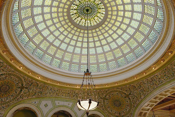 Chicago Walking Tour: Historic Treasures of Chicago - Wrigley Building Exterior Viewing: Small Time, Big Visual Impact