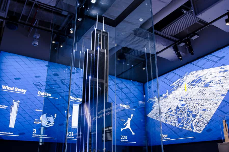 Chicago: Willis Tower Skydeck and The Ledge Ticket - Inside the 103rd floor: interactive spaces and quick photo walls