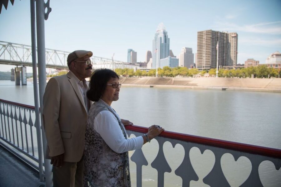 Cincinnati: Ohio River Cruise with Buffet Dinner - Service that makes the evening smooth: hostess and servers