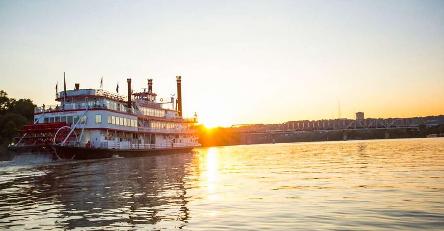 Cincinnati: Riverboat Cruise with Lunch and Entertainment - Your lunch is the main event, 3-course buffet at your table