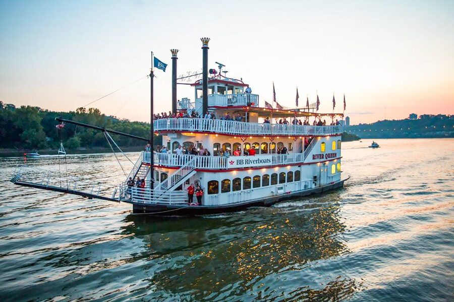 Cincinnati: Riverboat Cruise with Lunch and Entertainment - The two-hour flow: boarding, lunch, and deck time