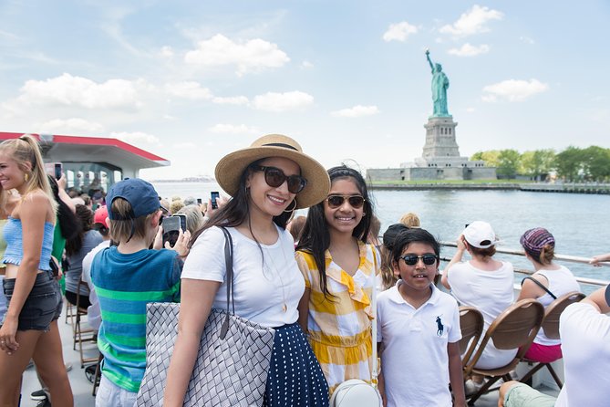 Circle Line: 2.5hr - Complete Manhattan Island Cruise - Comfort on board: outdoor deck, restroom, Wi-Fi, and staying warm