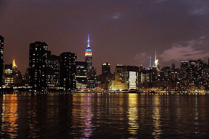 Circle Line: 2hr - New York City Harbor Lights Cruise - Onboard comfort: bathrooms, Wi-Fi, and what you can buy