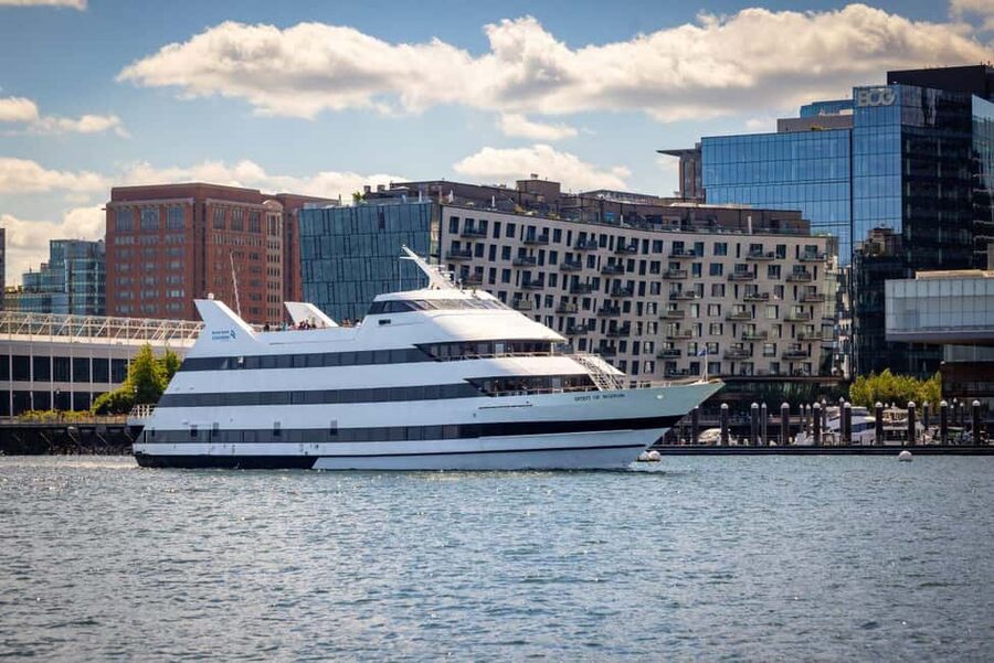 City Cruises Boston: Harbor Buffet Lunch or Dinner Cruise - Service and food temperature: the difference between good and great