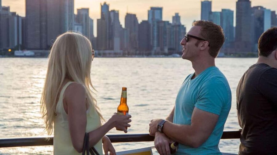 City Cruises Chicago: Lake Michigan Lunch or Dinner Cruise - Entertainment That Turns a Meal Into an Event