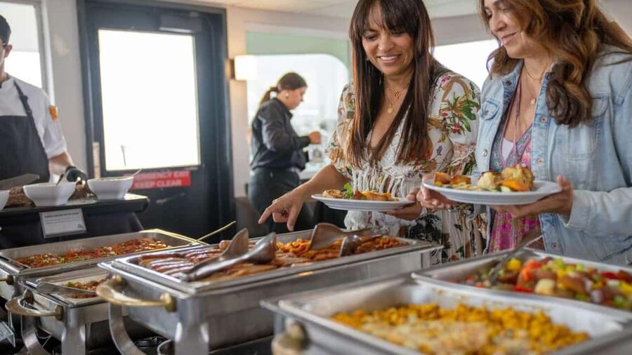 City Cruises Chicago: Lake Michigan Lunch or Dinner Cruise - Your Skyline Route: The Icon Stops You’ll Spot From the Water