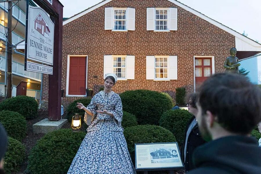 Civil War Ghosts: Echoes of the Fallen Gettysburg Ghost Tour - Brickhouse Inn and the “start here, feel it all night” setup