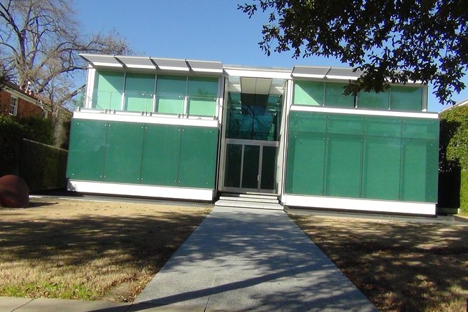 Dallas sightseeing tour - Founders Plaza Observation Area: Old Courthouse Views and JFK Proximity