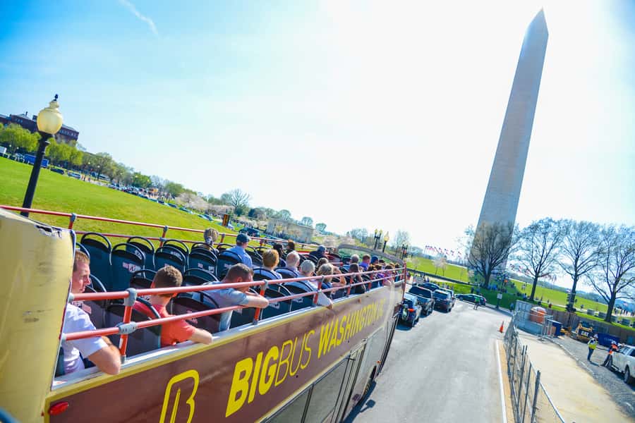 DC: Hop-on Hop-off Tour by Open-top Bus with 17 Stops - Arlington National Cemetery: A Digital Tour You Can Use on Your Own Time