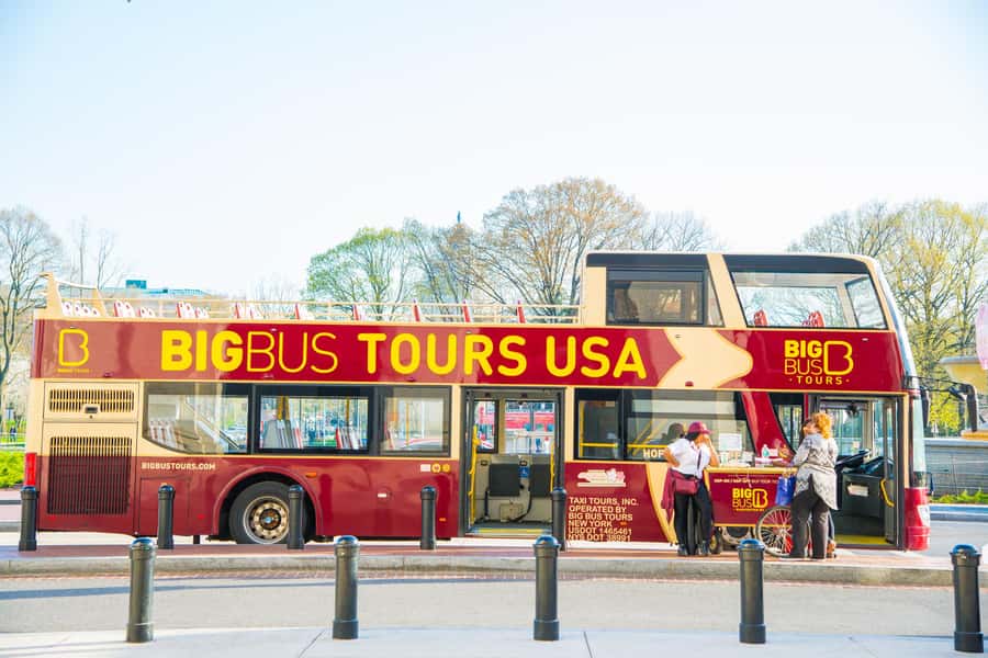 DC: Hop-on Hop-off Tour by Open-top Bus with 17 Stops - Staff Help You Will Notice, Especially When Things Go Off Script