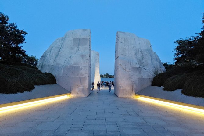DC Memorials Night Tour: Glass-Roof Convertible Upgrade Option - Walking, Timing, and the Bathroom Question
