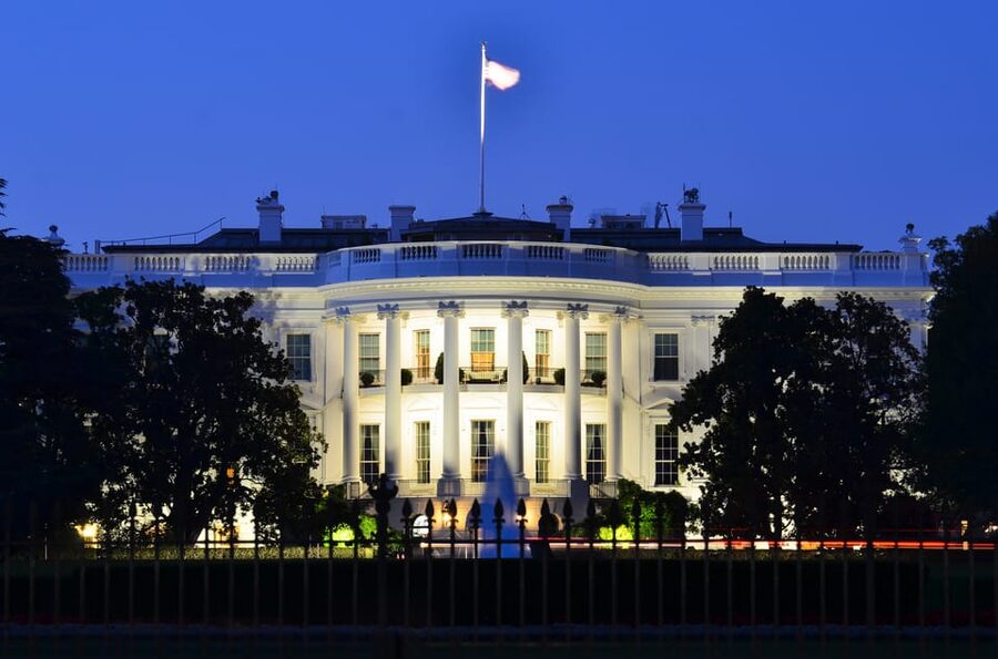 DC: Monuments & Memorials Sunset Tour by Open-top Bus - Live guide names, audio support, and why the narration matters