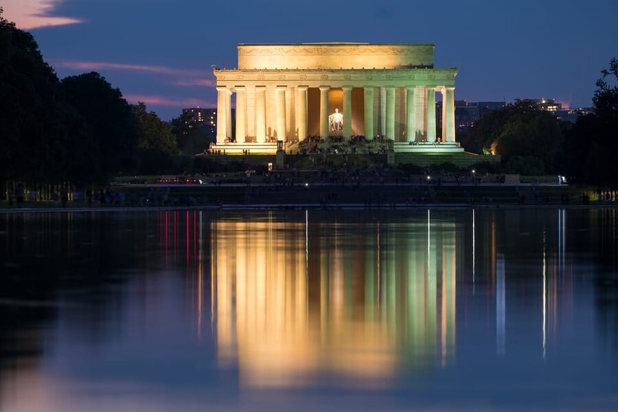 DC: Monuments & Memorials Sunset Tour by Open-top Bus - Tidal Basin brilliance: MLK and FDR memorials after dark
