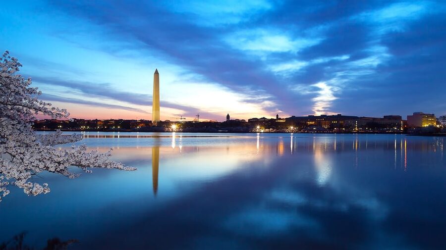 DC: Monuments & Memorials Sunset Tour by Open-top Bus - Arlington National Cemetery: a respectful stop, not just a photo line