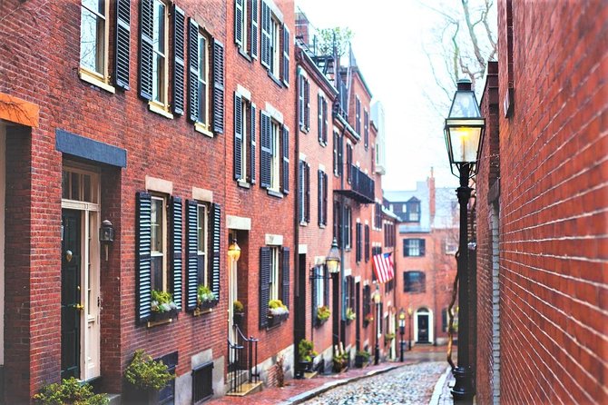 Downtown Freedom Trail, Beacon Hill & Back Bay Walking Tour - Beacon Hill: Federal-style streets, Frog Pond energy, and the Purple Windows trick