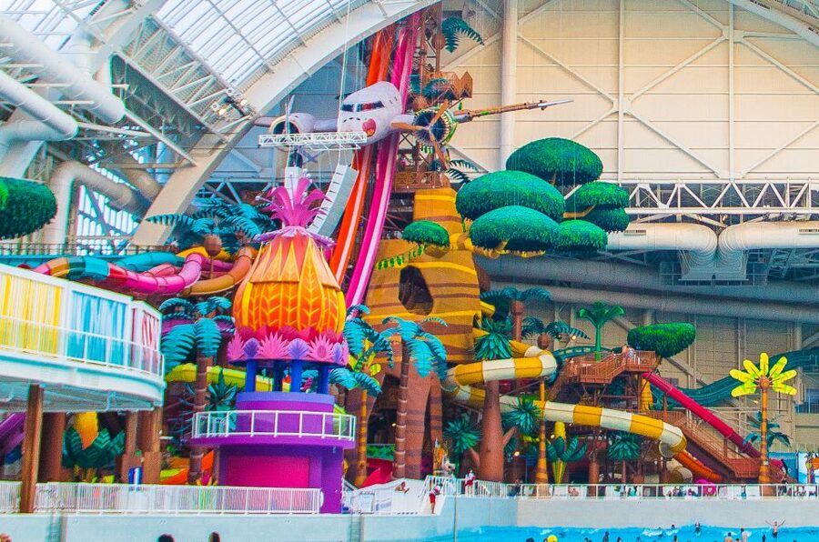 East Rutherford: Dreamworks Indoor Water Park Entry Ticket - The wave pool and lazy river: the calm center of the park