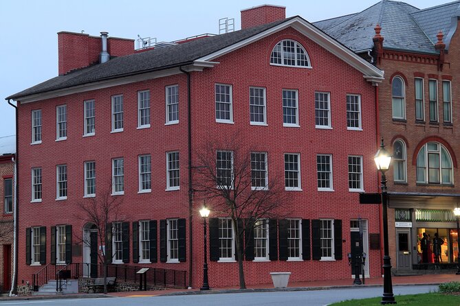 Echoes of War All Ages Ghost Tour - Wills House and the Lincoln connection: the Gettysburg Address stop