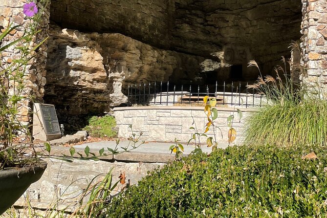 Eureka Rocket: Eureka Springs City Tour by Golf Cart - The downtown spring-water story: where the town’s legend begins