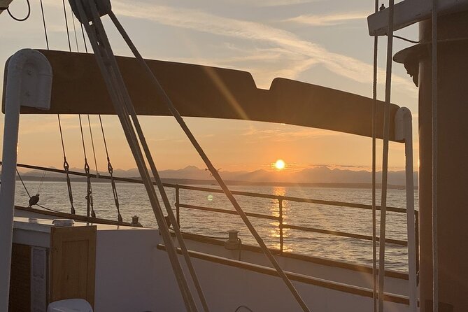 Evening Colors Sunset Sail Tour in Seattle - Seattle Waterfront, Space Needle Angles, and Photo Timing