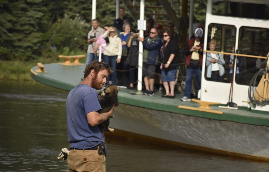Fairbanks: Riverboat Cruise and Local Village Tour - First impressions on the Discovery III: a river cruise that actually tells a story