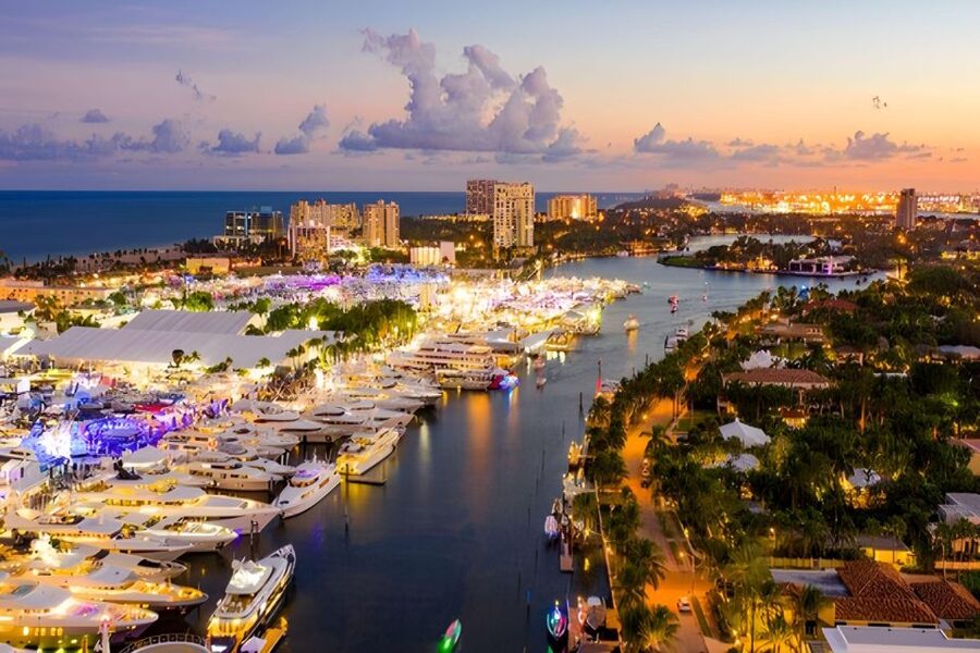 Fort Lauderdale: Millionaire's Row Cruise with Drinks - Las Olas Isles and Fort Lauderdale Skyline Moments