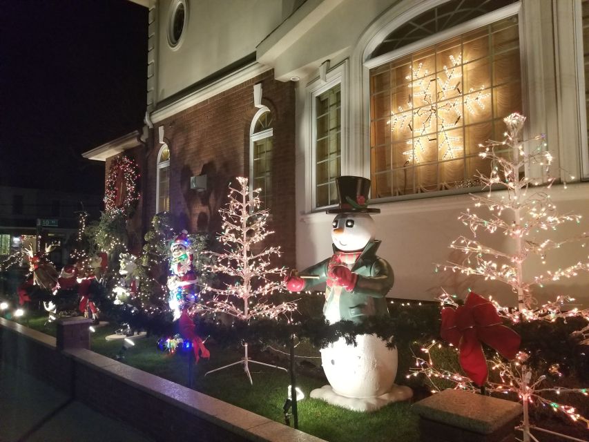 From Manhattan: 4-Hour Brooklyn Christmas Magic Tour - Dyker Heights walking tour: how the one-hour stop feels
