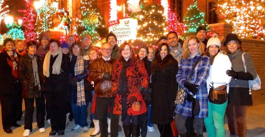 From Manhattan: 4-Hour Christmas Lights Luxury Bus Tour - The Manhattan drive: holiday sights with short stops and guidance