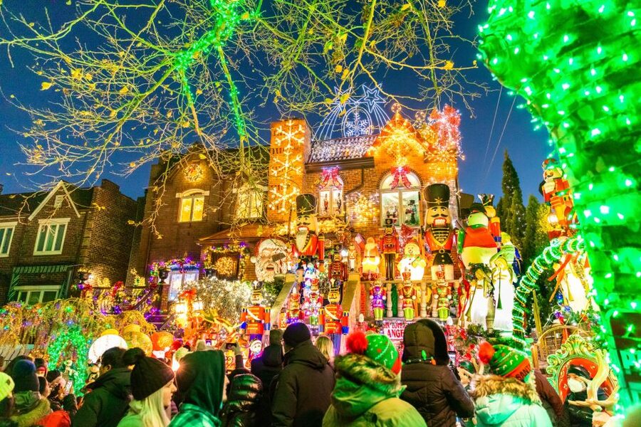 From Manhattan: 4-Hour Dyker Heights Holiday Lights Bus Tour - Key things that make this tour worth your time