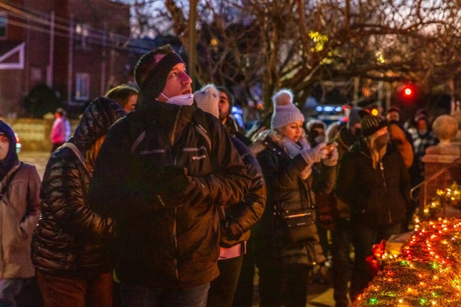 From Manhattan: 4-Hour Dyker Heights Holiday Lights Bus Tour - What you’ll see during the Dyker Heights walk