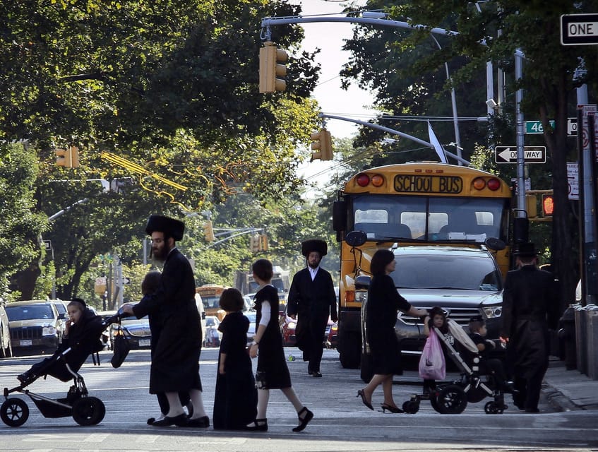 From Manhattan: 5-Hour Bronx, Queens, and Brooklyn Bus Tour - Cathedral, Columbia, and Apollo, what to watch for on each stop
