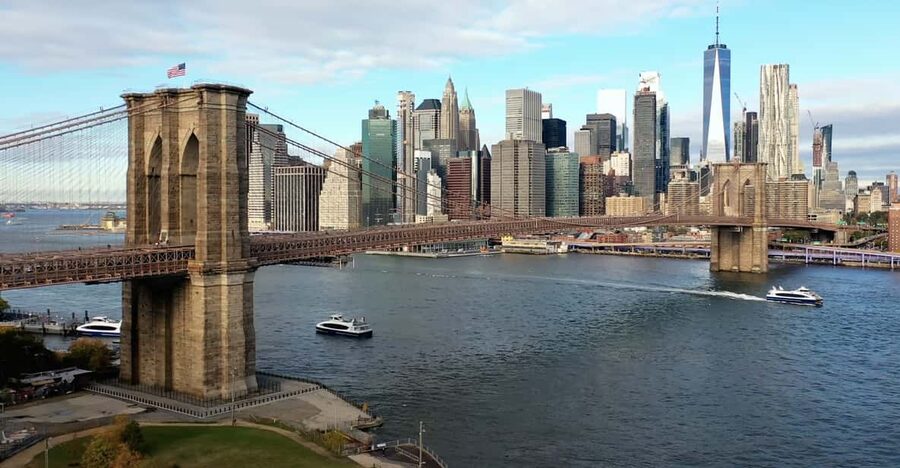 From Manhattan: 5-Hour Bronx, Queens, and Brooklyn Bus Tour - From the Dakota to Harlem, big landmarks with fast context