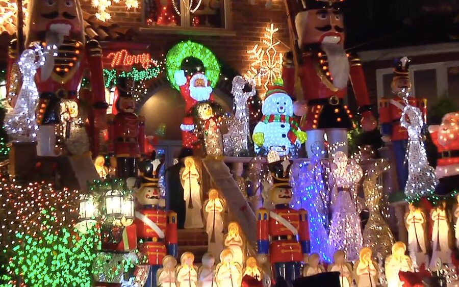 From Manhattan: Dyker Heights Lights & Skyline Tour - Starting at 1651 Broadway, then rolling toward Bay Ridge