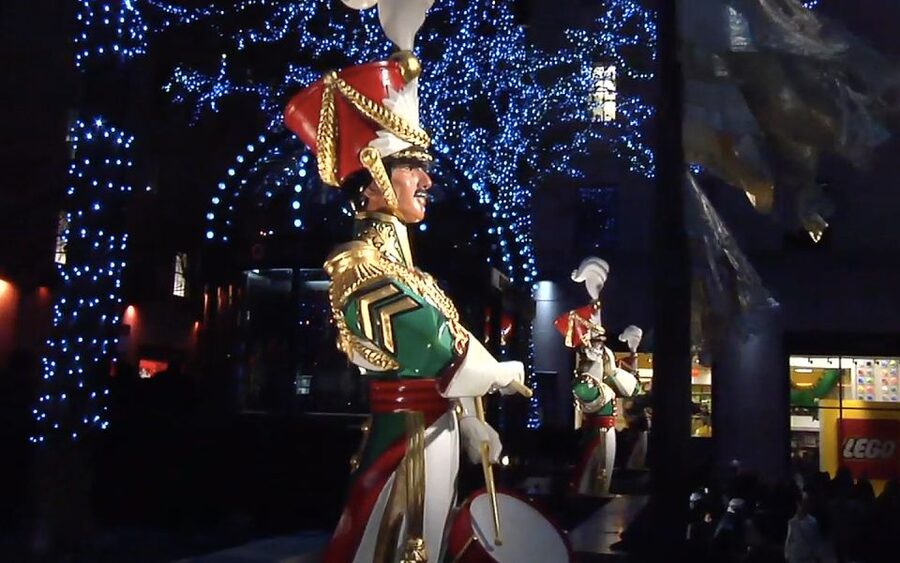 From Manhattan: Dyker Heights Lights & Skyline Tour - Dyker Heights Christmas lights: where the walk makes the magic real