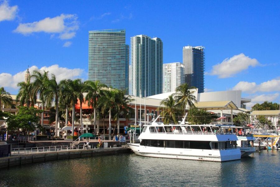 From Miami: Everglades Wildlife Show, Airboat & Bus Transfer - Weather, wind, and comfort: what to pack for the airboat day