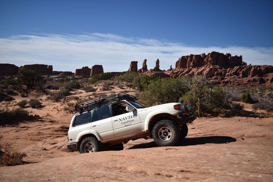 From Moab: Half-Day Arches National Park 4x4 Driving Tour - Moab Pickup and the Separate Entrance Advantage