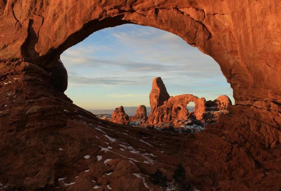 From Moab: Half-Day Arches National Park 4x4 Driving Tour - Red-Rock Geology, Dinosaur Tracks, and the Park’s Real Story