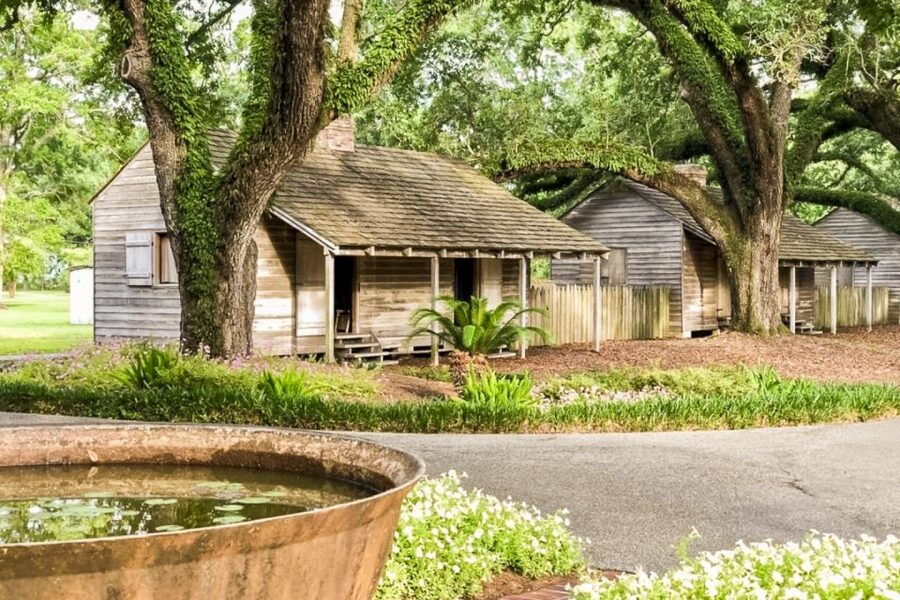 From New Orleans: Oak Alley Plantation Tour - New Orleans Pickup to Vacherie: Coach Comfort and Pickup Reality