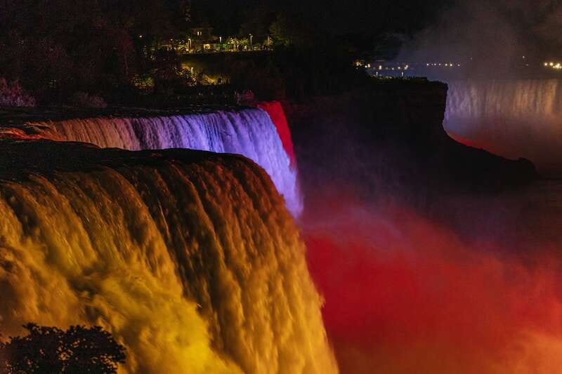 From New York City: Niagara Falls One Day Tour - Goat Island and Luna Island: where the falls feel closer