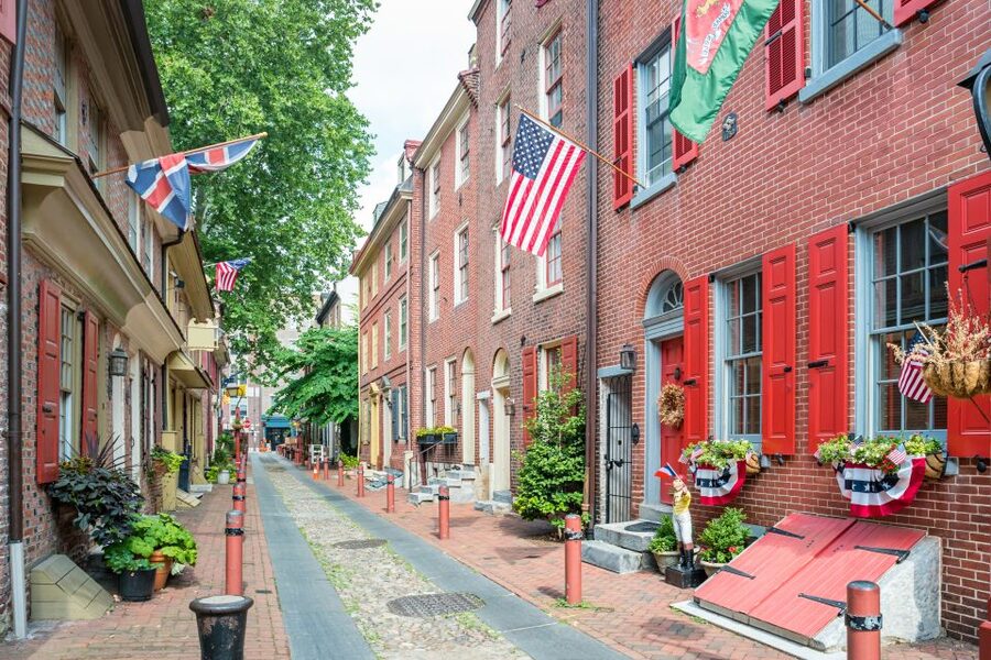 From NYC: Day Trip to Philadelphia and Amish Country - Elfreth Alley: The Oldest Inhabited Street Moment