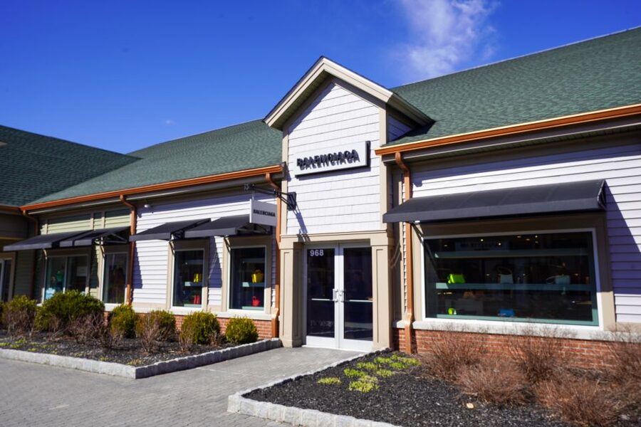 From NYC: Woodbury Common Premium Outlets Shopping Tour - Eating Without Blowing Up Your Schedule