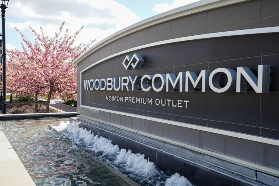 From NYC: Woodbury Common Premium Outlets Shopping Tour - Bus Ride Comfort and Timing: Toilets, WiFi, and the Return Window