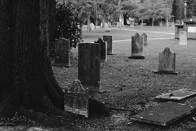 Genteel and Bard's Savannah Dark History and Ghost Encounter Walking Tour - Stop 2: Wright Square and Savannah’s First Murder Story