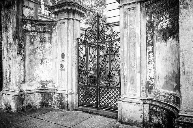 Ghosts of Charleston Night-Time Walking Tour with Unitarian Church Graveyard - Stop-by-Stop Flow, How the Evening Unfolds