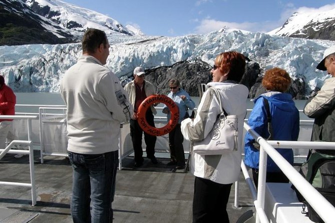 Glaciers and Wildlife: Super Scenic Day Tour from Anchorage - Alaska Wildlife Conservation Center: rescued wildlife in a natural setting