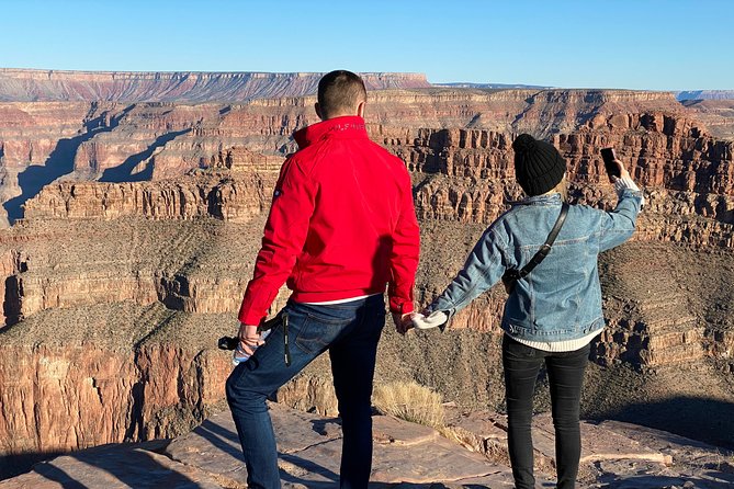 Grand Canyon + Hoover Dam View + WiFi (Skywalk/lunch options) - Comfort, Wi-Fi, and group size: how the bus experience affects your day