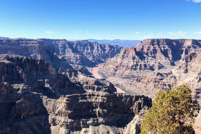 Grand Canyon West + Hoover Dam Photo Stop + Optional Skywalk Tour - Food on the bus: included water, box meals, and how to avoid disappointment