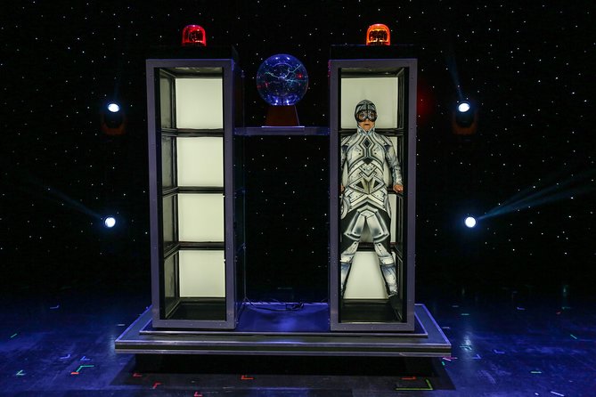 Hamners' Unbelievable Variety Show in Branson - How the 2-hour show flows on stage