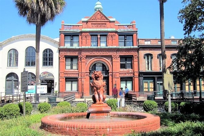 Historic Savannah Guided Walking Tour - Entering Savannah’s Historic District from Oglethorpe Square